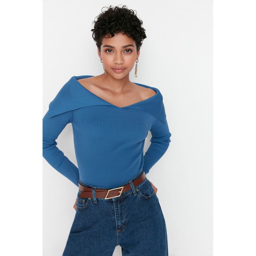 NWT Trendyol Women Regular fit Turndown Collar Knitwear Sweater